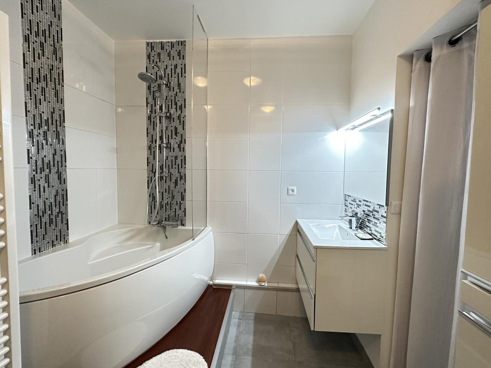 Grand T3 Bis Chaleureux Avec Terrasse, Ascenseur Et Parking Gratuit, A Deux Pas De La Place Castellane - Fr-1-309-151 Пор-Вандр Екстер'єр фото